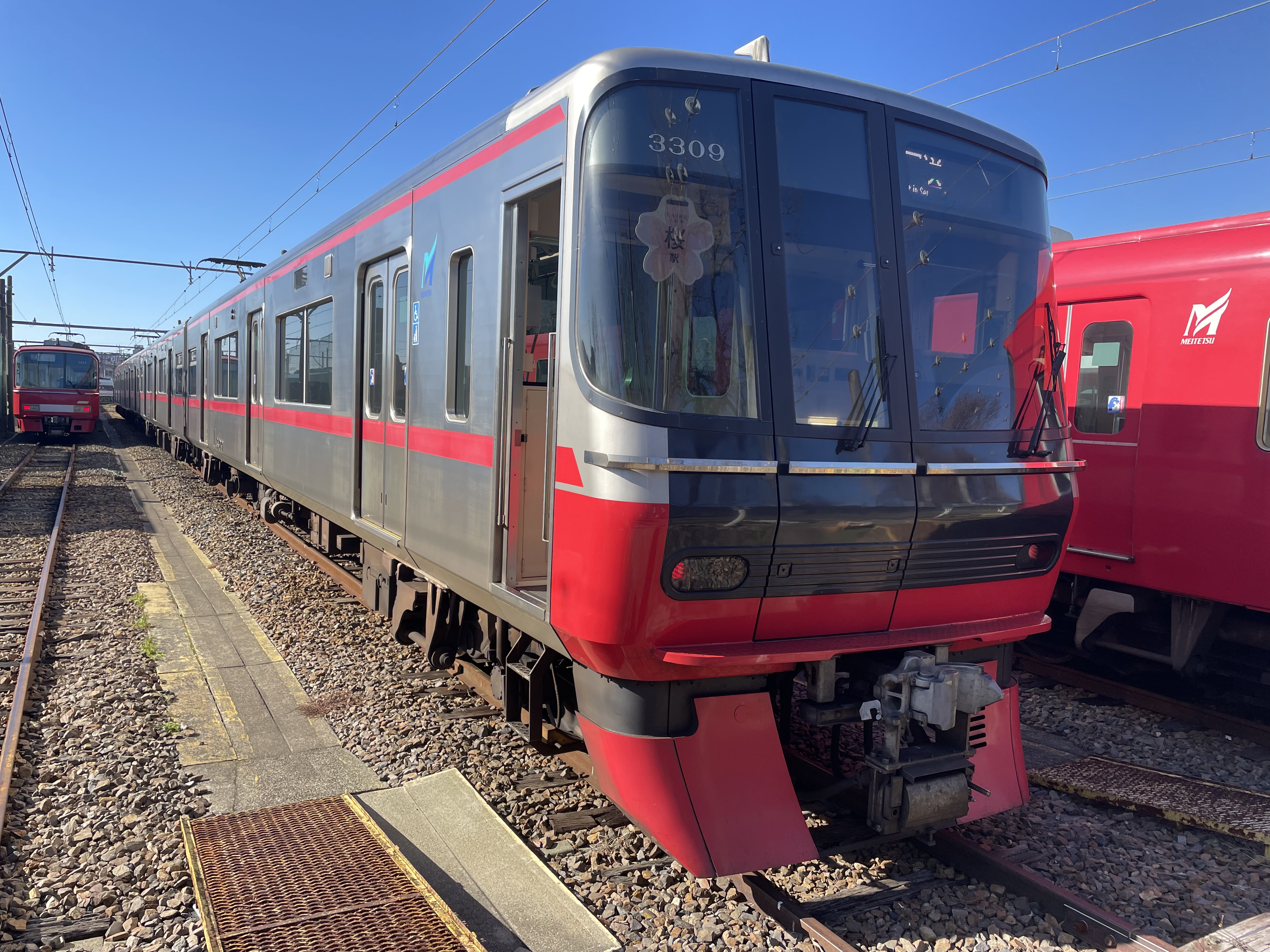 サクラサク列車に彩りを！marubishiの桜シートカバーで合格祈願